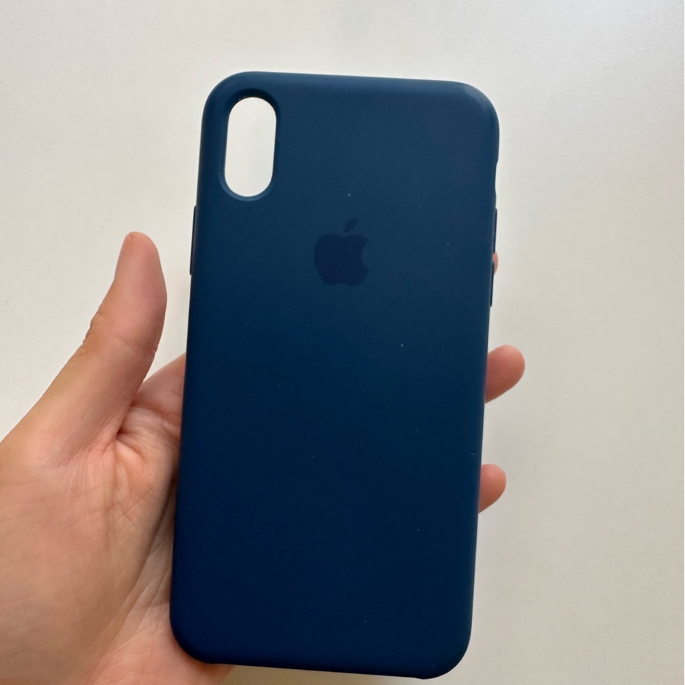 EUC - Apple Blue Navy iPhone Silicone Case